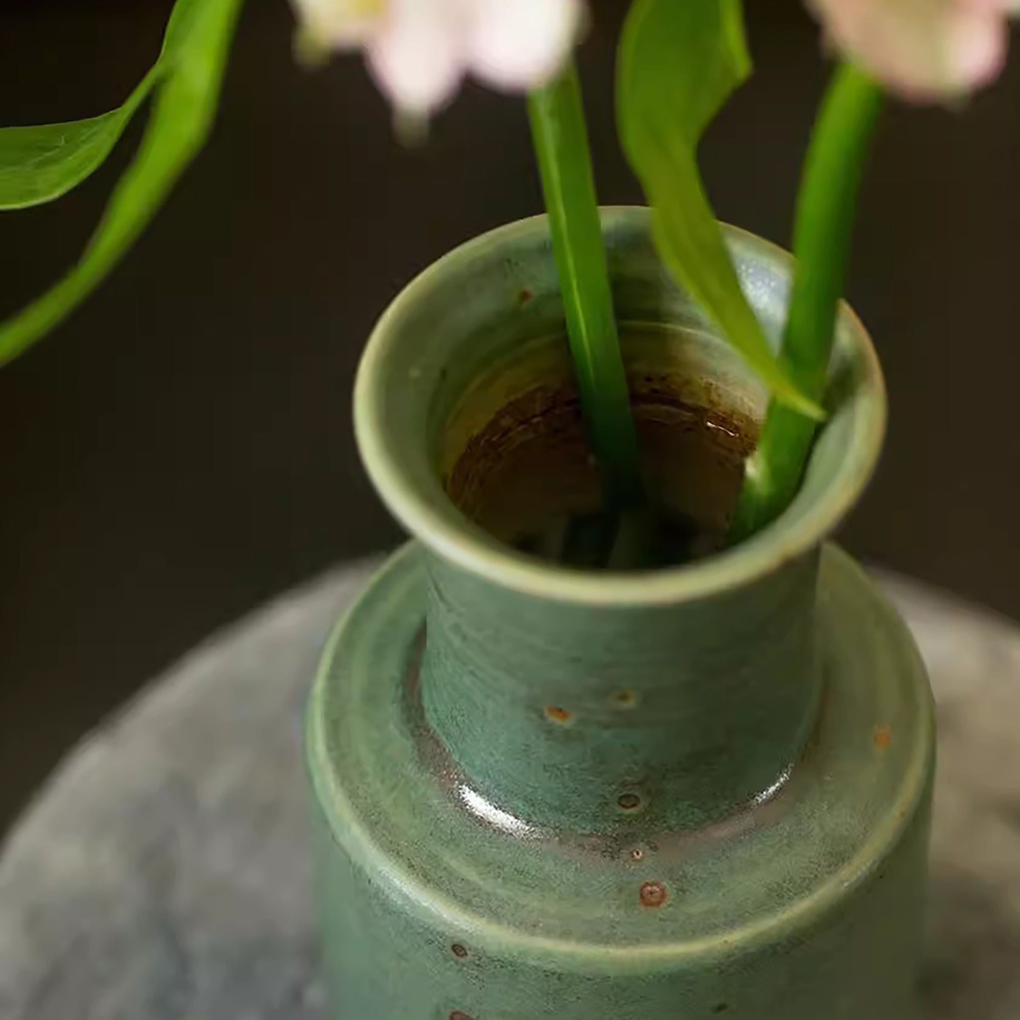 Petite Vase en céramique style wabi-sabi
