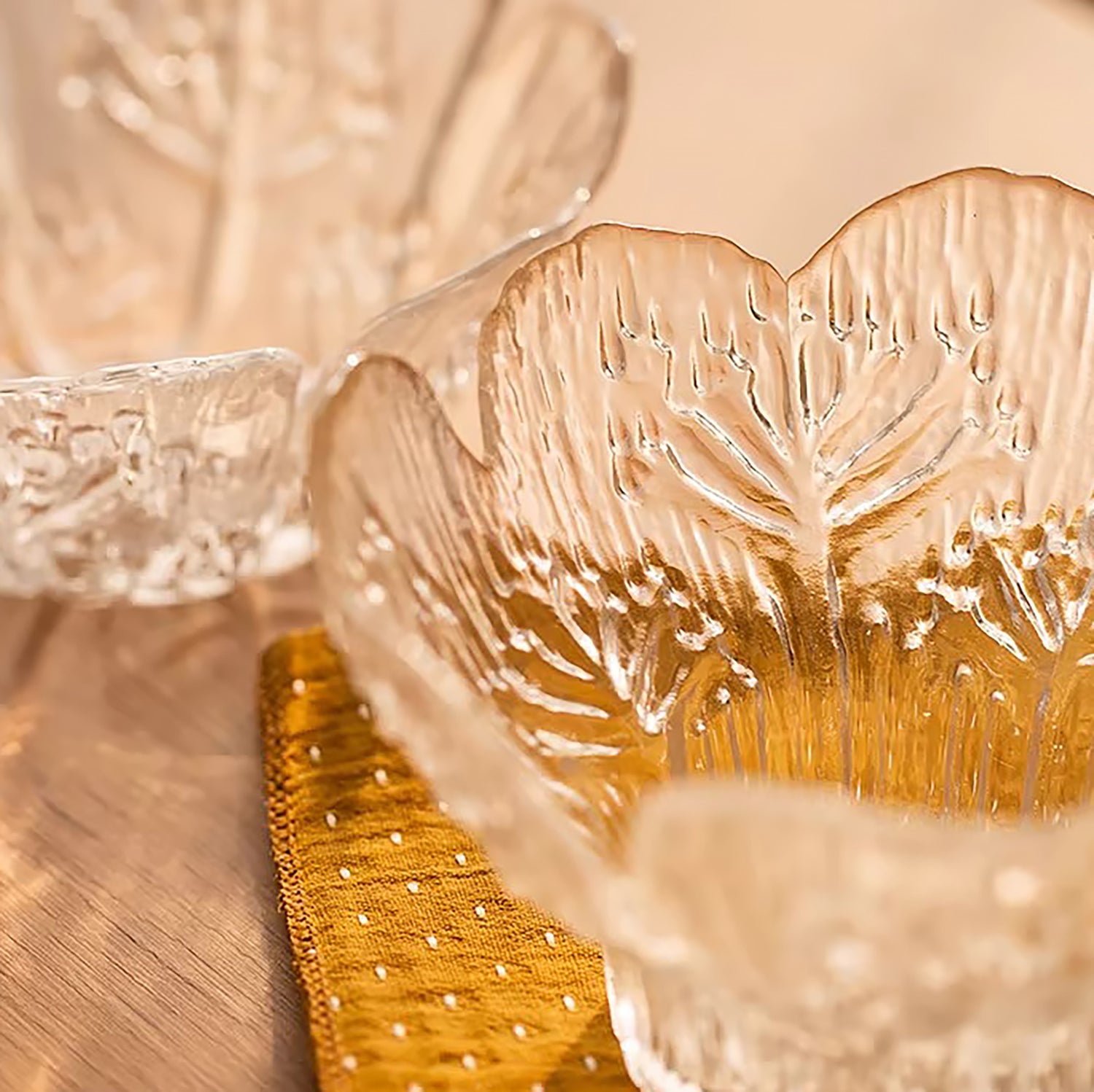 Bol en verre motif fleur bord irrégulier