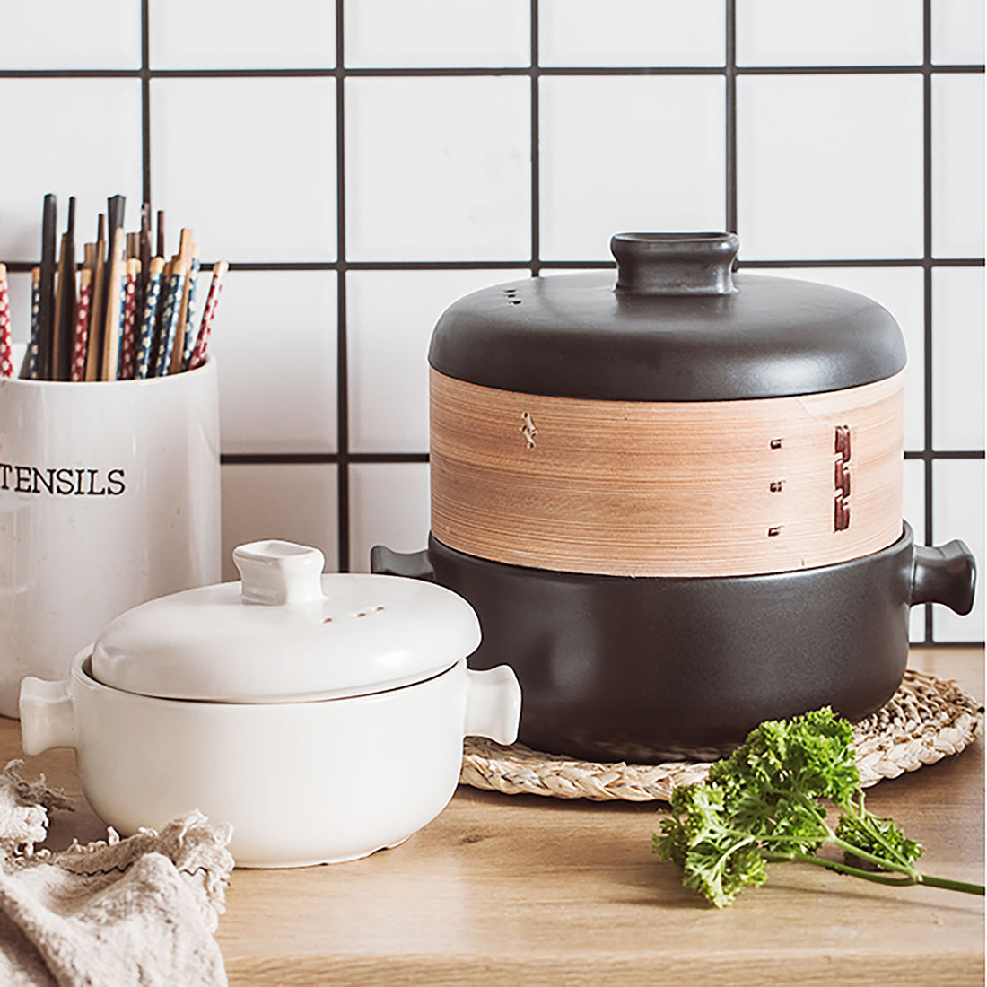 Cocotte en argile avec sa vapeur