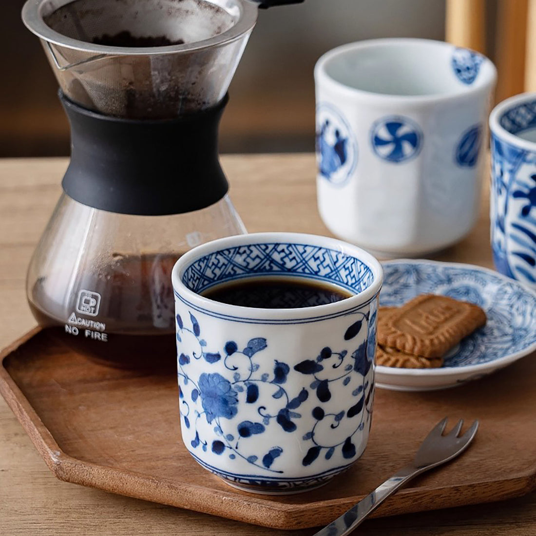 Tasse Yunomi en céramique bleu et blanc