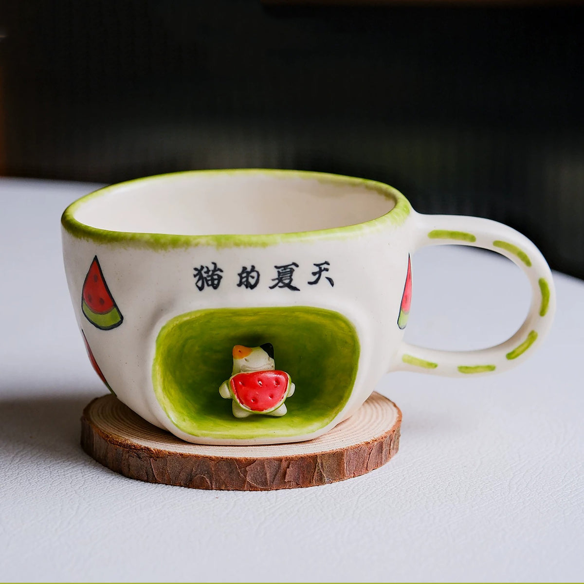 Tasse à café artisanale concept “chat dans la bibliothèque”