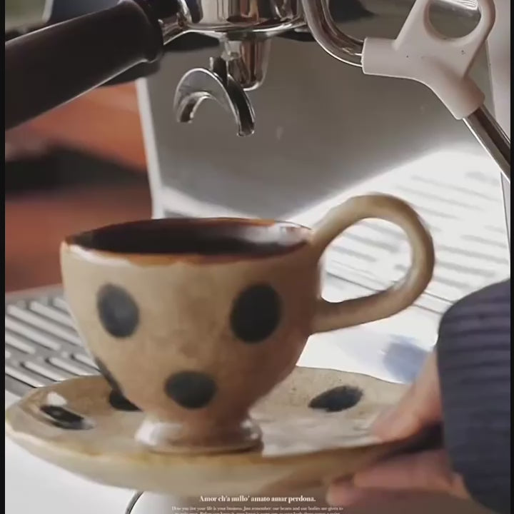 Mug en céramique fait main style vintage à pois