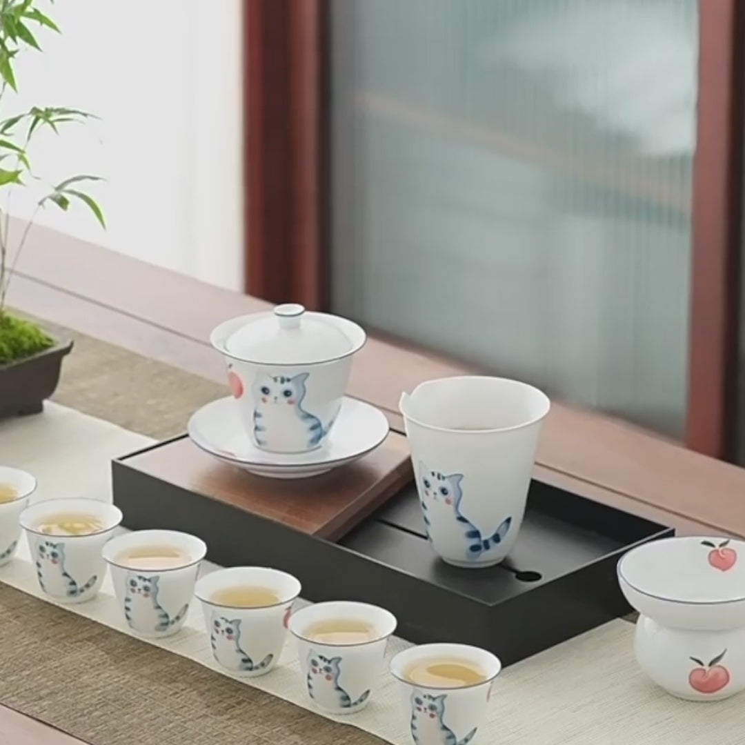 Ensemble de gaiwan en porcelaine blanche avec motif de chat mignon