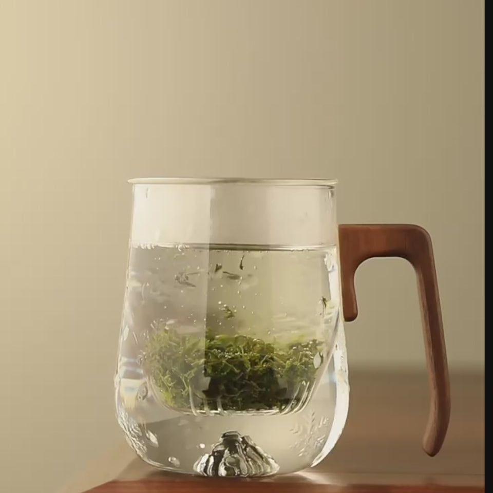 Tasse à infusion en verre avec poignée en bois de noyer